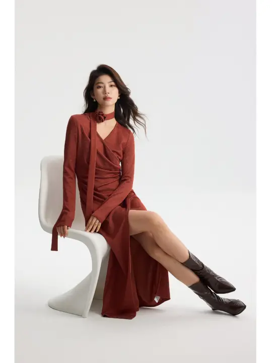 修野の野玫瑰デザイン 長袖フィットワンピース【交差Vネック・スリット・リボン付き】