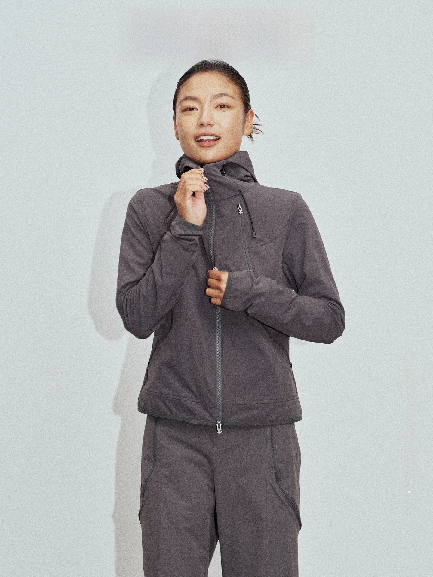 30代の女性が選ぶ、オフホワイトアウターは本当に必要？