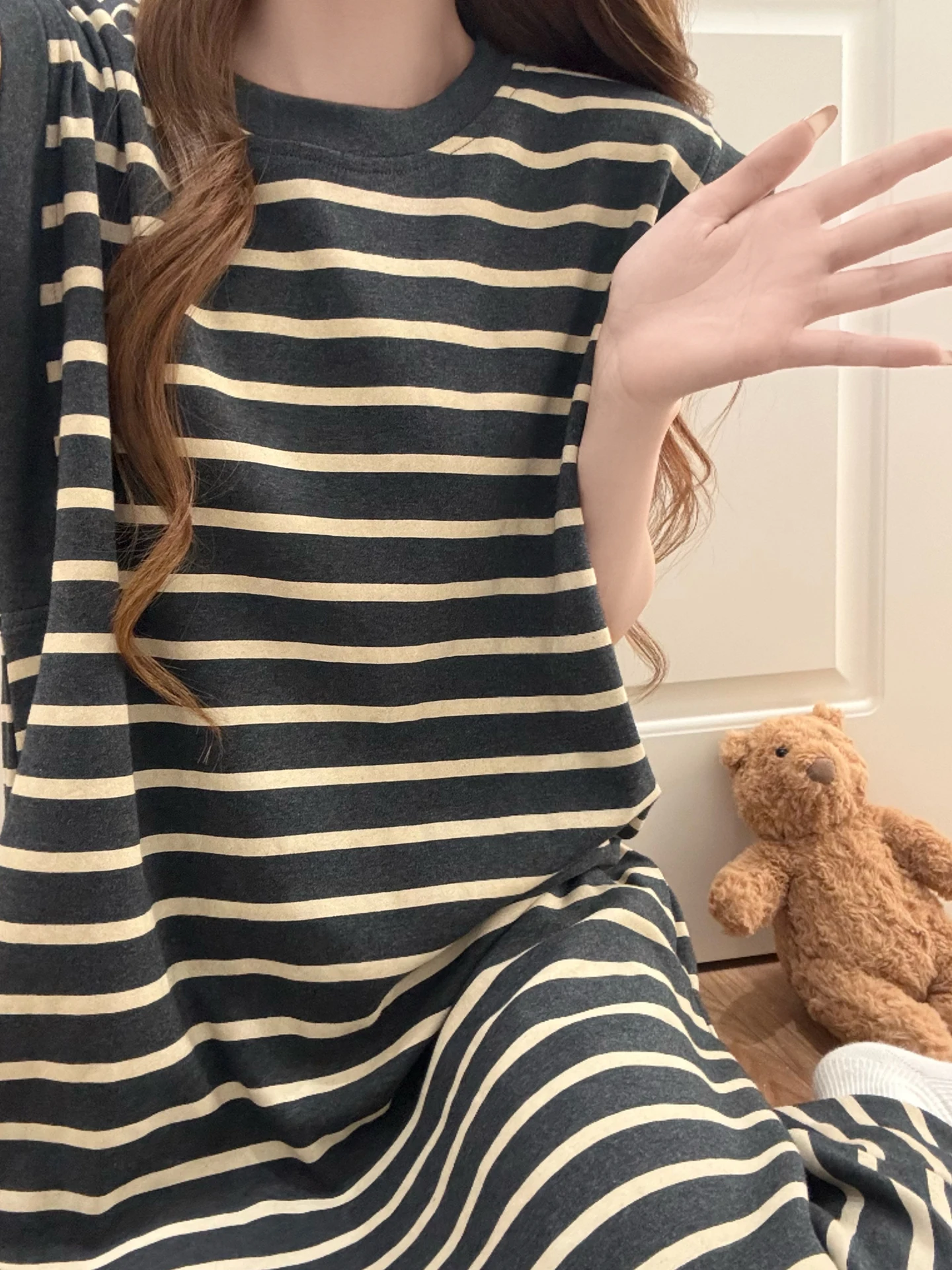 夏用ストライプ柄ノースリーブマタニティワンピース：シンプルで通気性の高いおしゃれな妊婦服