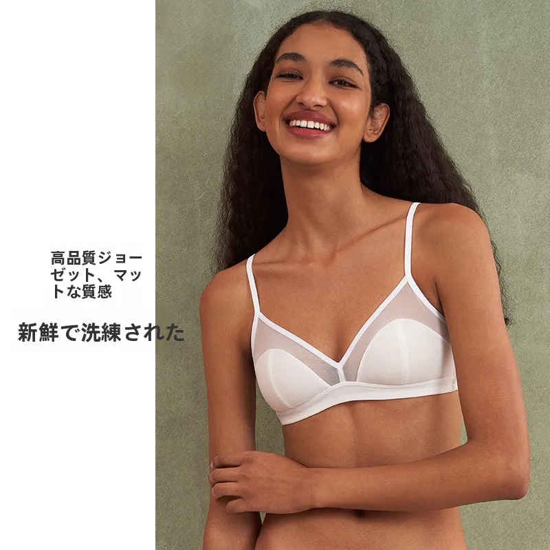 光沢のあるノンワイヤーブラは小胸女性に最適な上托設計を実現