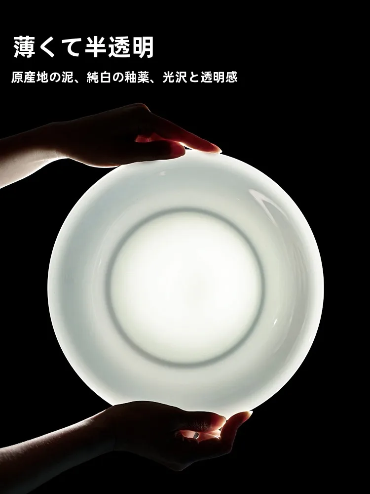 純白陶器の中式食器：ひっくり返らないお皿の実用性と耐久性を検証