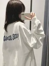 白色アメリカンスタイルの長袖Tシャツ【ゆったりした着心地・春秋向き】