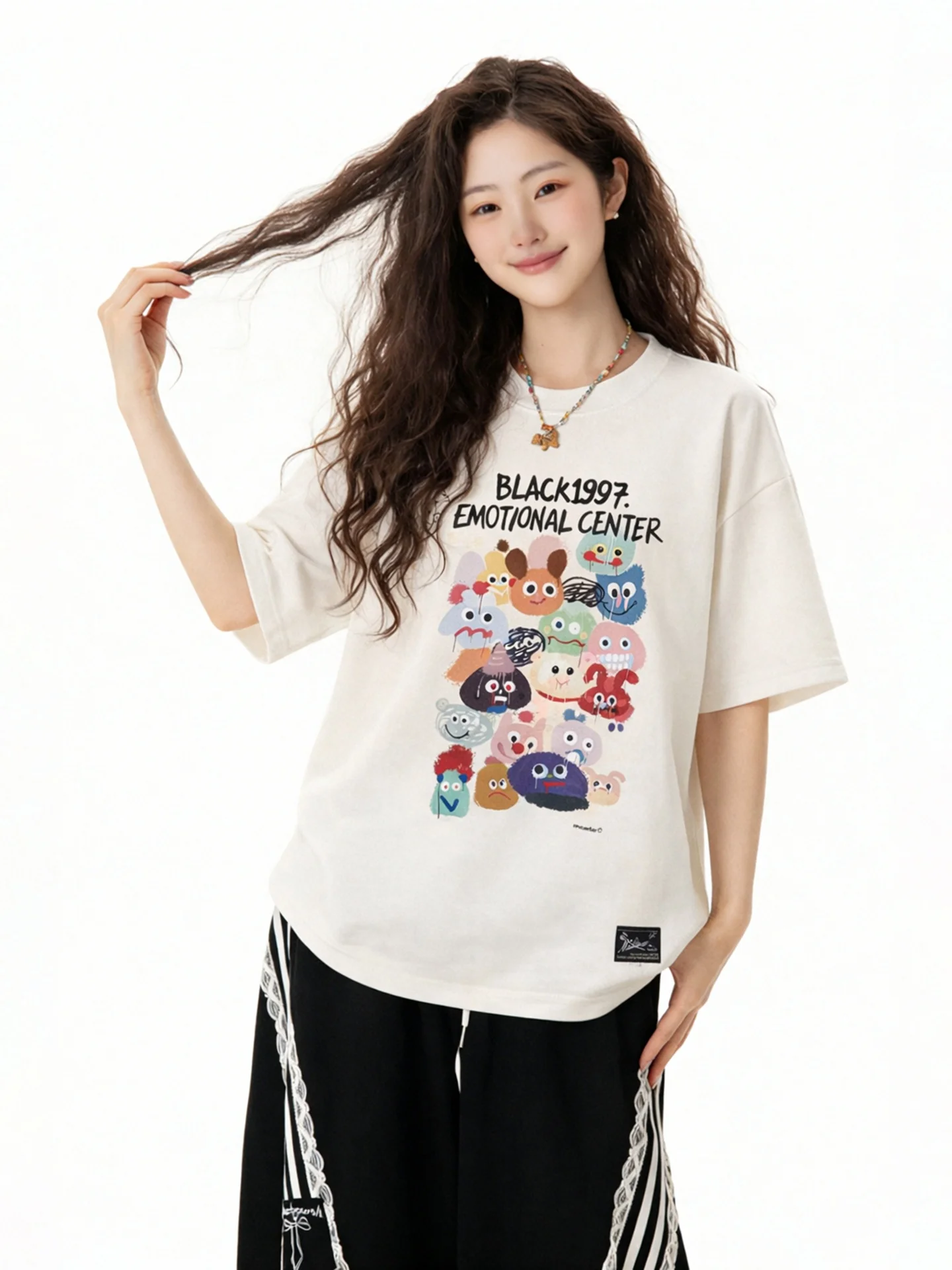 オーバーサイズtシャツ スキニー：ゆったりシルエットと印花デザインの夏用Tシャツ