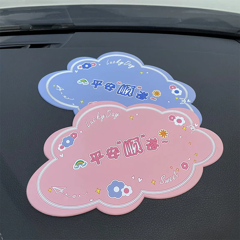 防滑マット付き車用スマホホルダー：創意デザインと多機能性を備えたインテリア装飾品の実用性解析