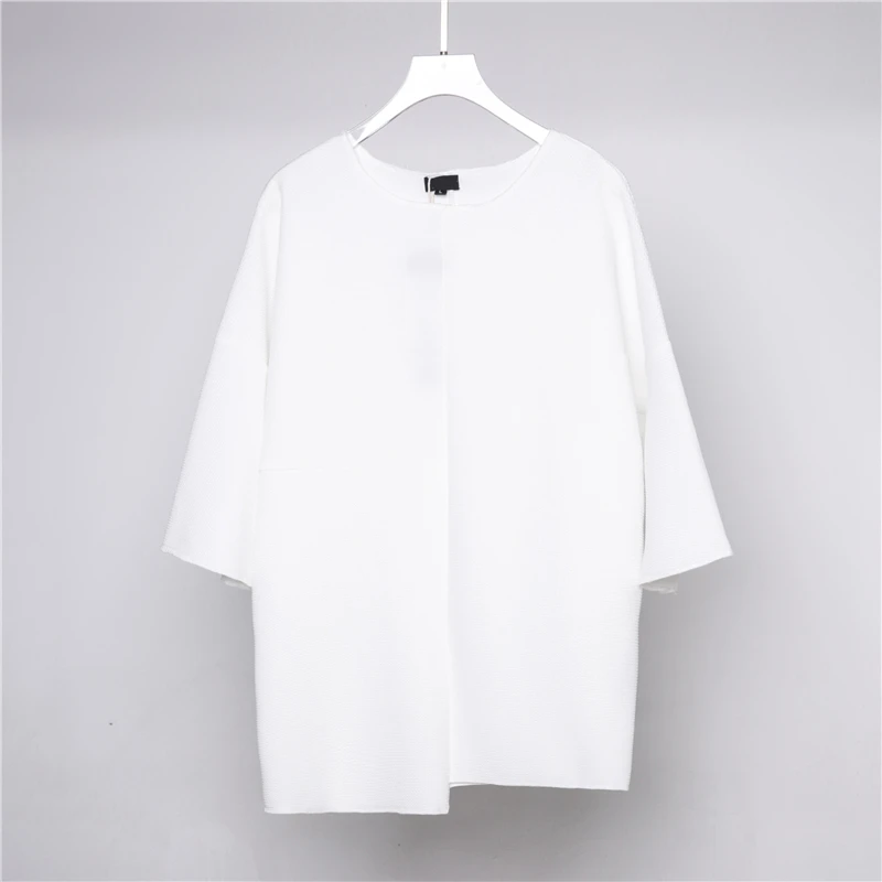 アシンメトリーTシャツのサイズ選び方：ゆったりシルエットが日常に合う理由