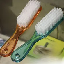 プラスチック製 中程度硬さのシューズブラシ【短い柄・家庭用・衣類用・厚手】