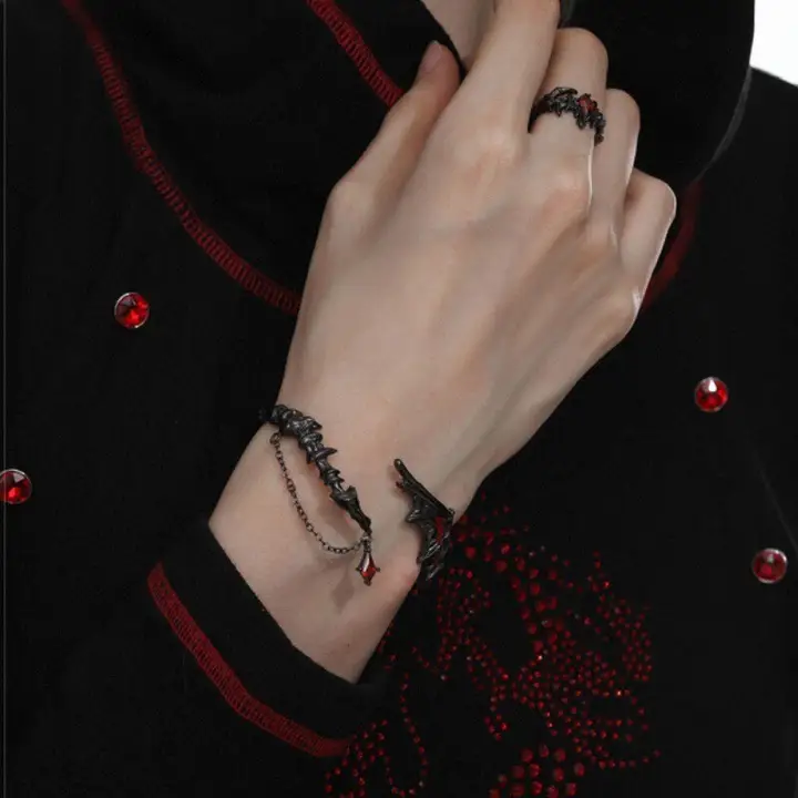 暗影焚焰シリーズ オリジナルドラゴンボーンブレスレット【ミニマルデザイン・ダークレッドダイヤモンド・ユニークスタイル】