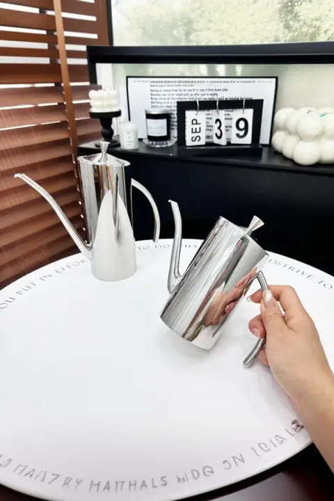 大容量ステンレス製油差し【漏れ防止・キッチン用】