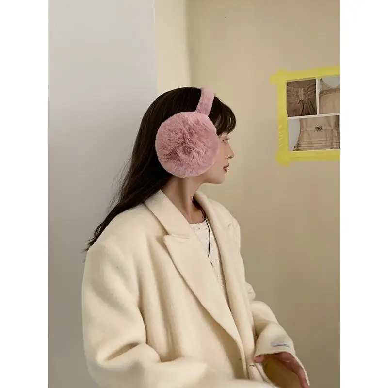 ファッション性抜群の毛羽立ち耳あてキャップ：折りたたみ可能で防寒性能を実現