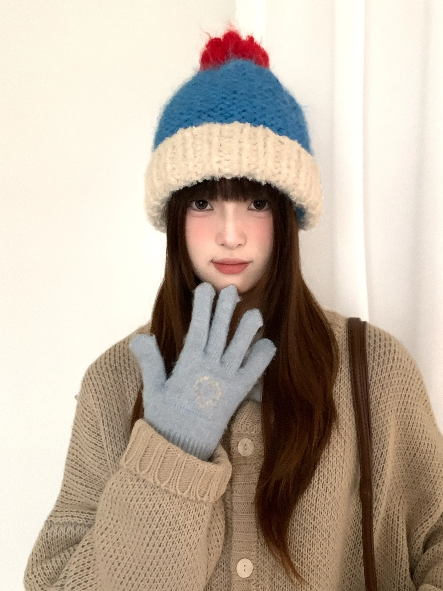 カラフルなポンポン付きニット帽：女性向け冬季用の保温性とデザインを徹底解説