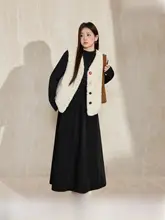 大きいサイズのカラーコンビネーションボタン付きフェイクラムウールベスト【冬用・ショート丈・保温効果】