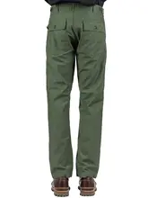 ミリタリーグリーンのコットン製スリムストレートハイウエストパンツ【レトロスタイル】