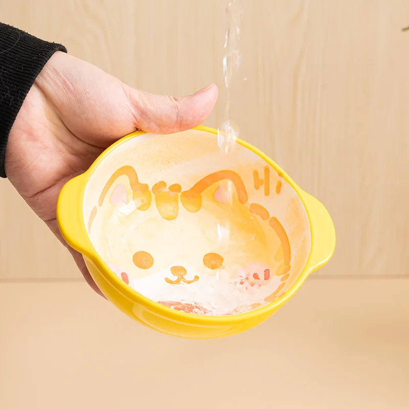 猫の朝食を食べさせないための食器は、陶器が本当に最適なのか？