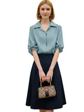 デザイン性あり！ゆったりシルエットのシャツとスカートの組み合わせ（セットアップ対応）