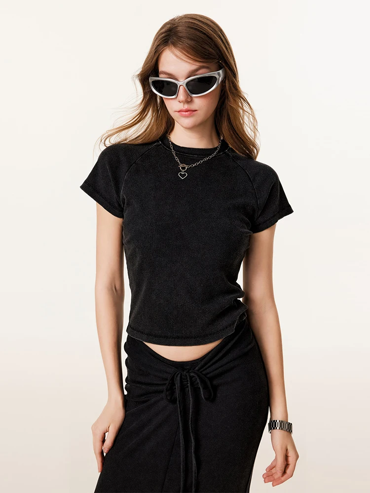 cropped t shirt はどんなときに着るべき？その選び方と組み合わせのコツを徹底解説