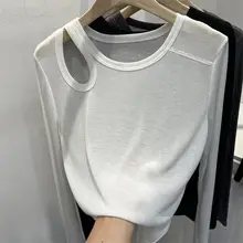 デザイン性のあるオフショルダー長袖Tシャツ【薄手・女性用・カジュアルスタイル】