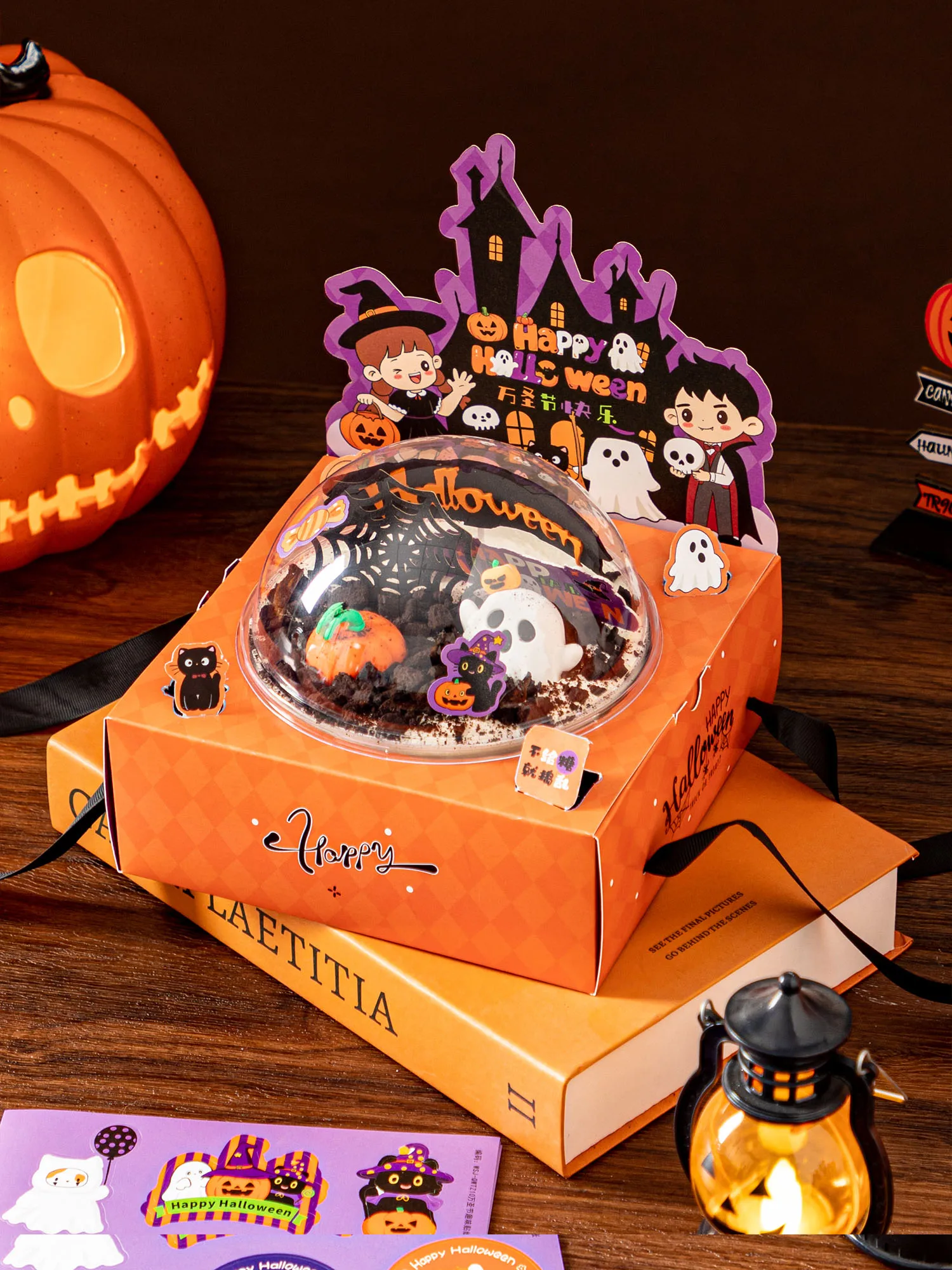ハロウィン用ケーキボックス：透明ボールとカボチャデザインでパーティーゲストに印象を与える