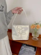 パール調ピンクハンドバッグ【トレンドな甘口デザイン・肩掛け・バケツ型】