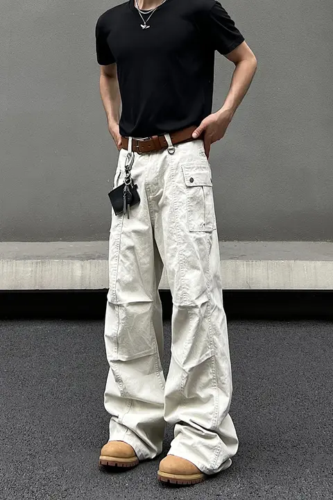 米白色の微フレアデザイン作業パンツ【多ポケット・フィット】