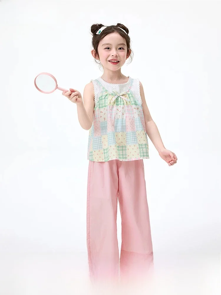 16°Cから25°Cの季節に着せるべき子供の服は？ブロックチェックTシャツとパンツのセットアップが解決する理由