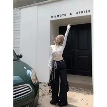 花柄レースVネックTシャツ【春用・女性用・セクシーなクロップドデザイン】