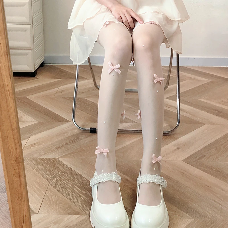 パンチースーツをどう選ぶ？透け感とリーフ模様が魅力の夏用ストッキングの選び方