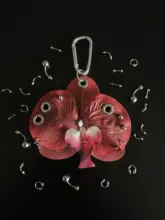 穴あけ不要の花モチーフ金属キーホルダー【ファッショナブルな小物・ユニークデザイン】