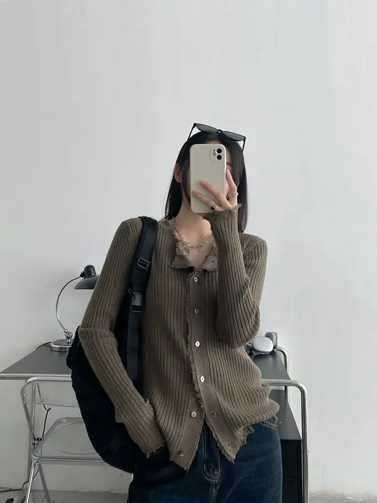 毛羽立ちデザインのフィット感ある長袖ニットカーディガン【春秋用・ラフなスタイル・ゆったりシルエット】