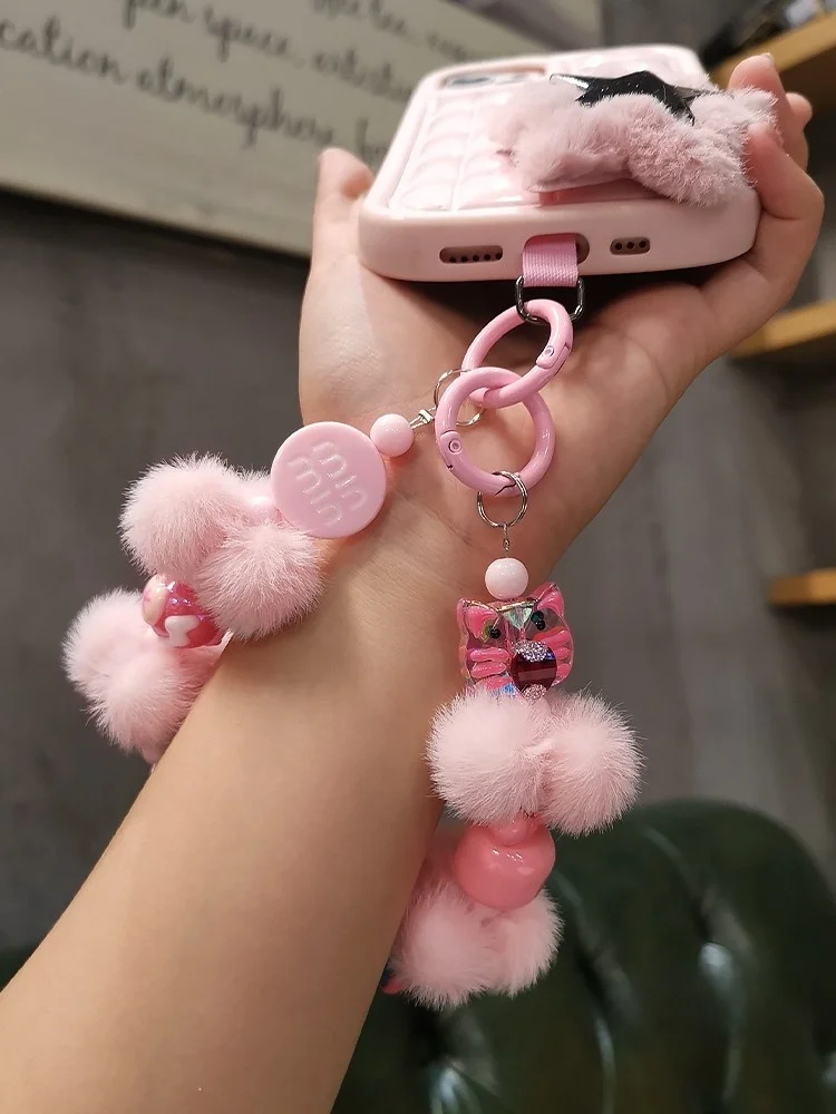 スマホにかけるストラップで通勤スタイルを変えるには？