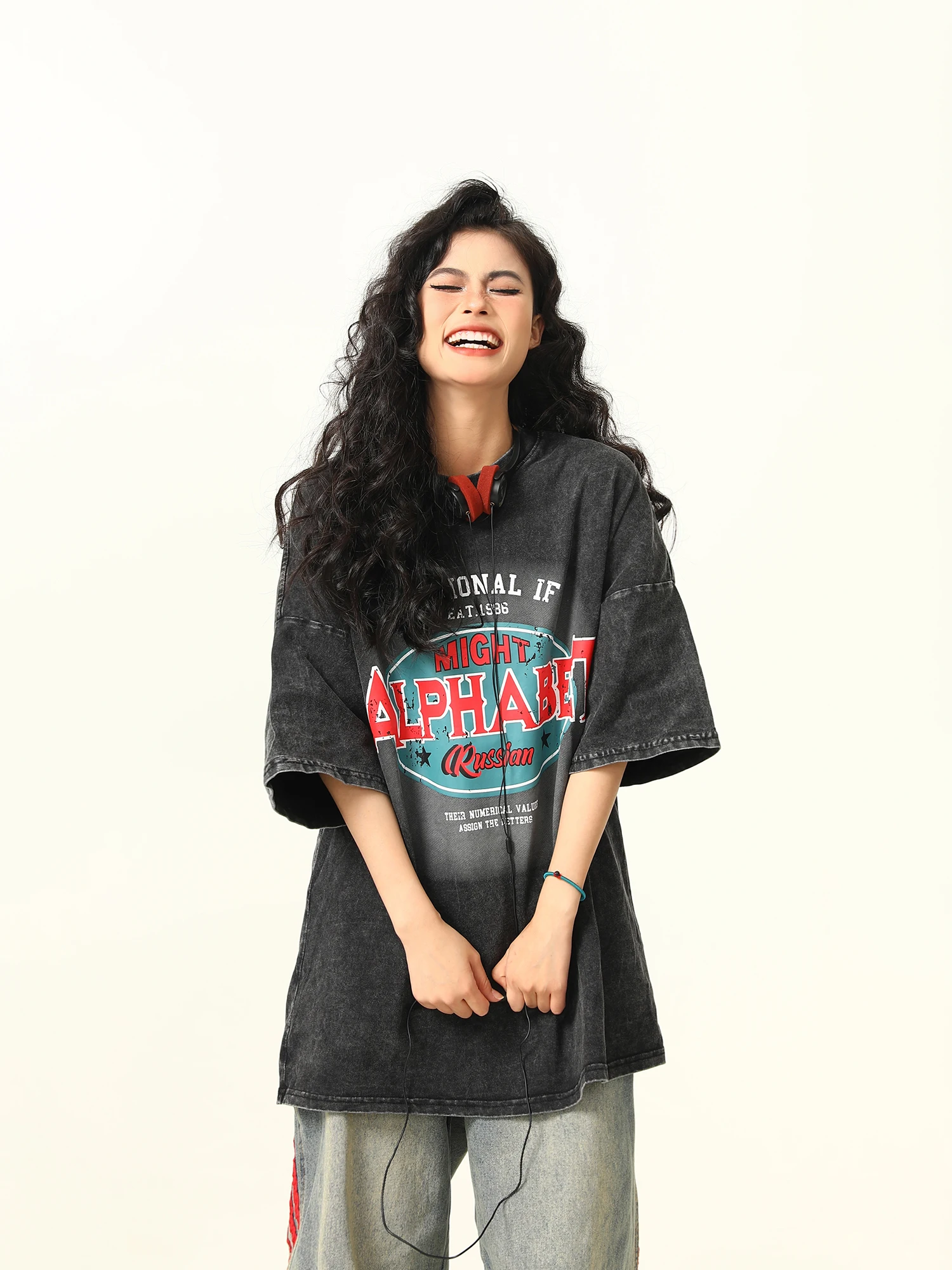 赤いTシャツをどう選ぶ？Tagkitaのショートスリーブが通勤や日常でなぜ注目されているのか