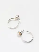 白色珍珠の大きなフープイヤリング【秋冬・高級感・シンプルデザイン】