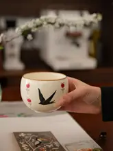手描き陶器製 コーヒーカップ＆ソーサー【セサミ釉・トリのデザイン・持ち手付き】（セットアップ対応）
