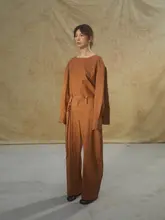 紅土オレンジのゆったりしたラウンドネックトップス【秋季用・肩パッドなし・女性用】
