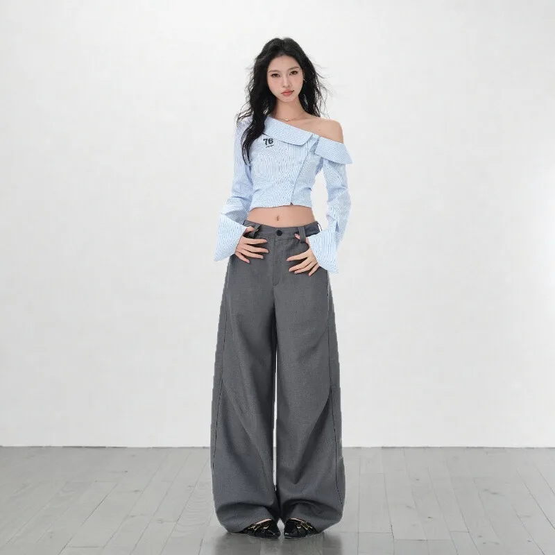 レトログレーのワイドレッグスーツパンツ【ゆったりシルエット・スタイリッシュデザイン・女性用】