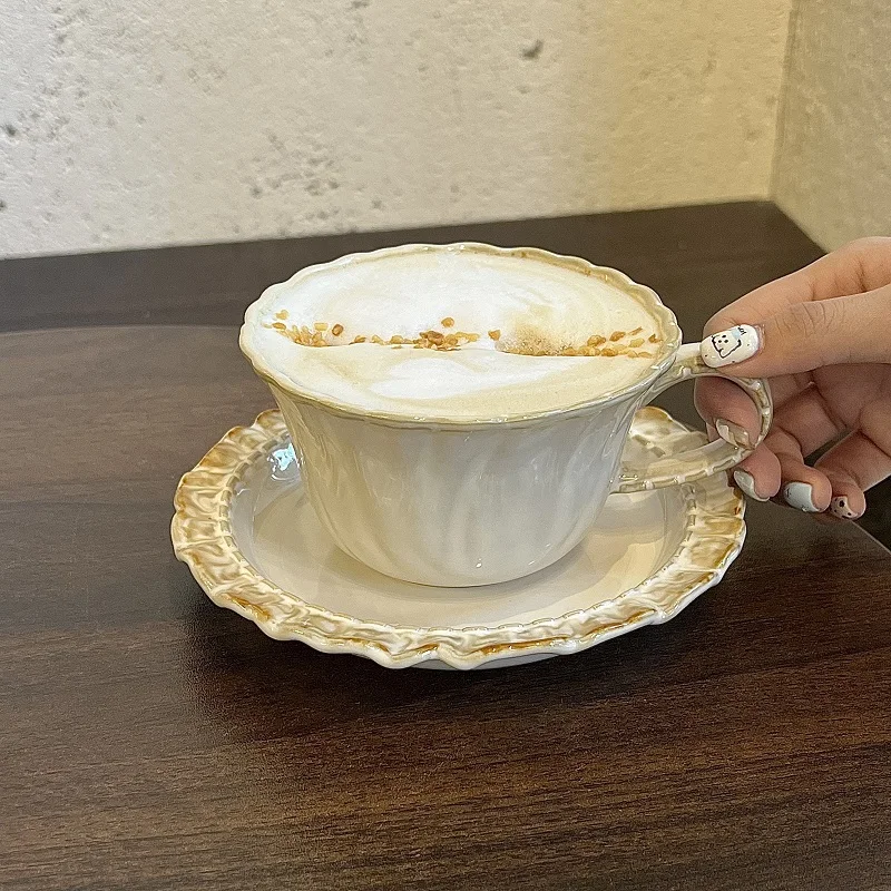デザイン豊かな陶器製コーヒーカップ【フレンチスタイル・ラテアート・女性向け】