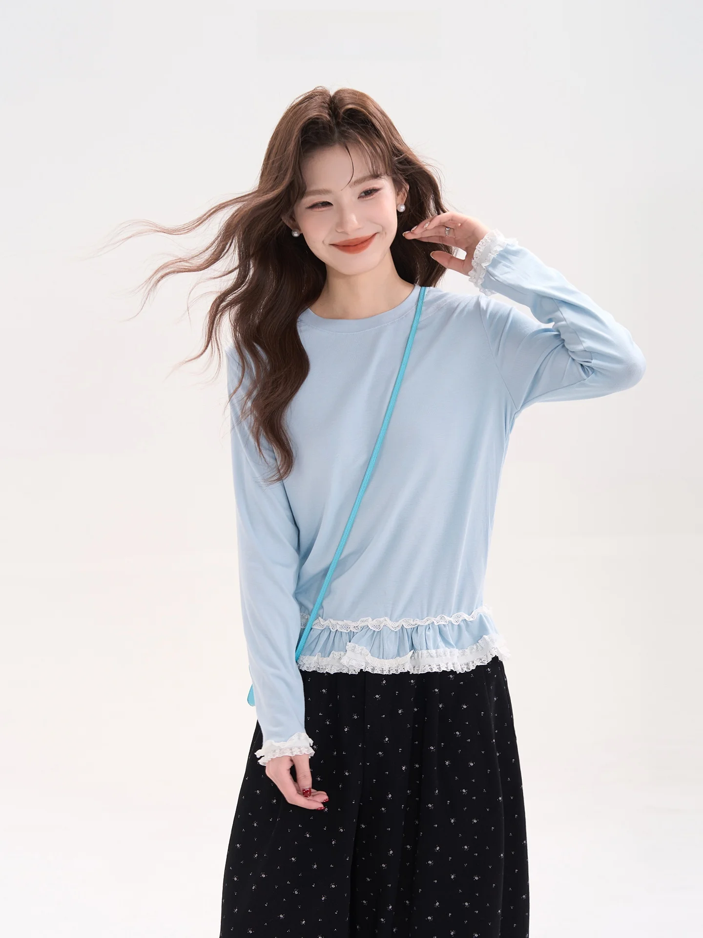 春用 花柄レース長袖Tシャツ【韓国風・ラウンドネック・女性用】