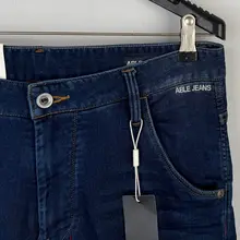 軽量で快適なスリムフィットメンズハーフパンツ【ウェア】