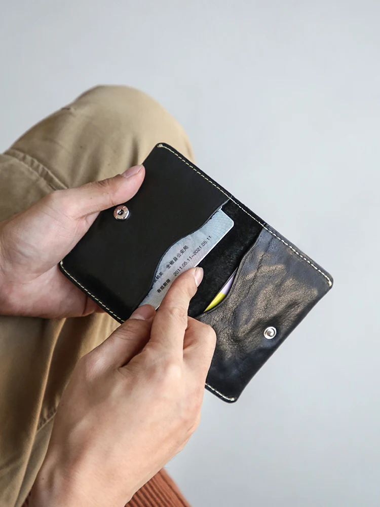 折り畳み式カードウォレット：古造の本革レトロカードケースが提供する実用性と耐久性