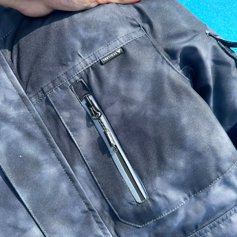 防風防水仕様の子供用スキーウェア【フード付き・冬用・中綿入り・アウトドア・登山用】