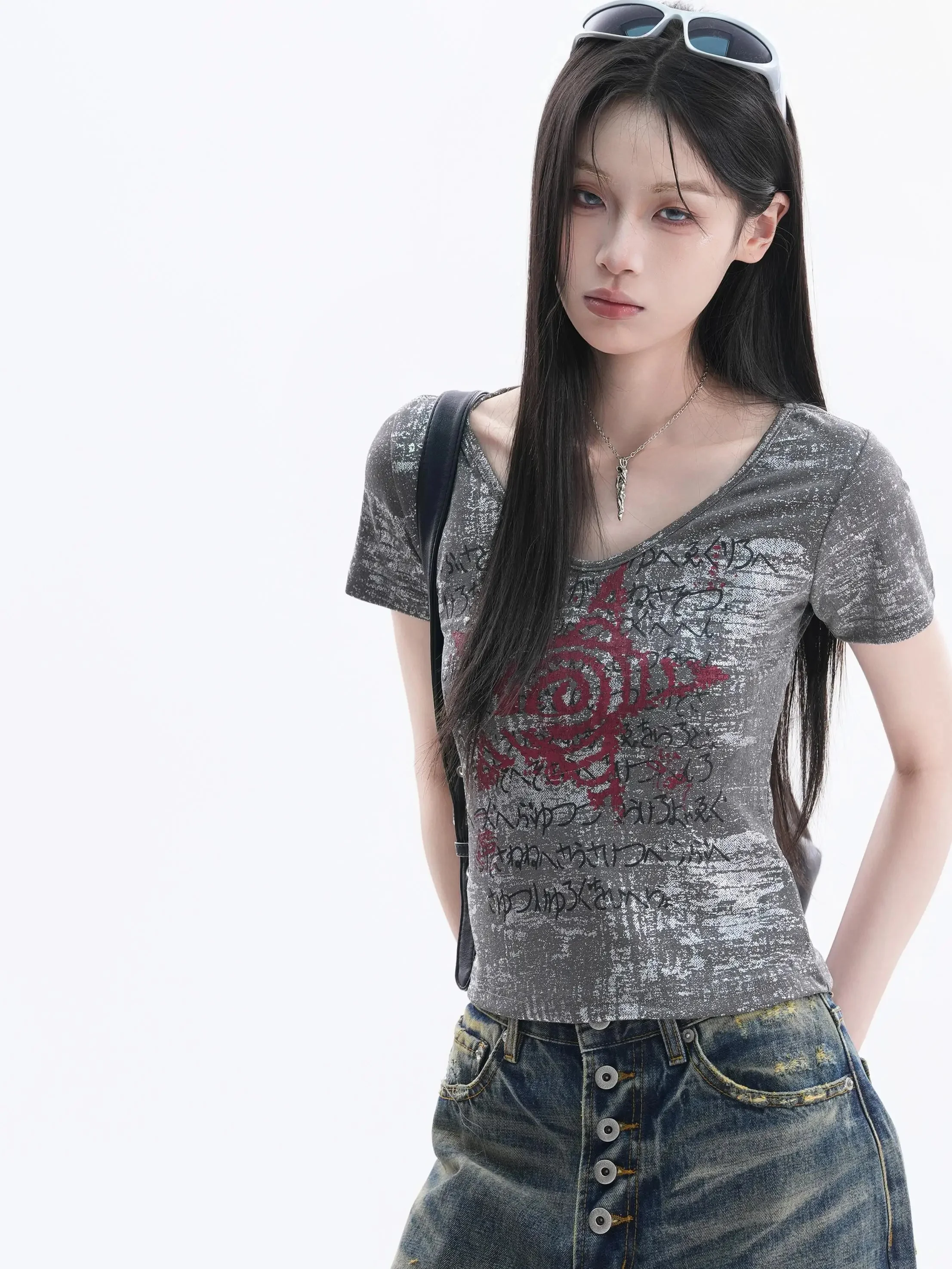 Y2Kコーデに必要な1本はこれ？ヴィンテージプリントTシャツの選び方と活用法