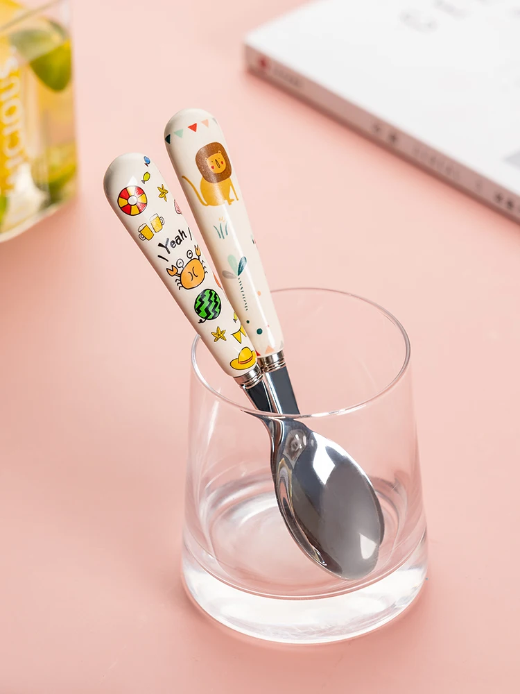 こども食器を選ぶときに迷うのは、どんな素材が安全なのか？