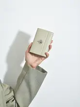 本革製の短財布【フラップロック・口紅収納可能・運転免許証用ポケット】