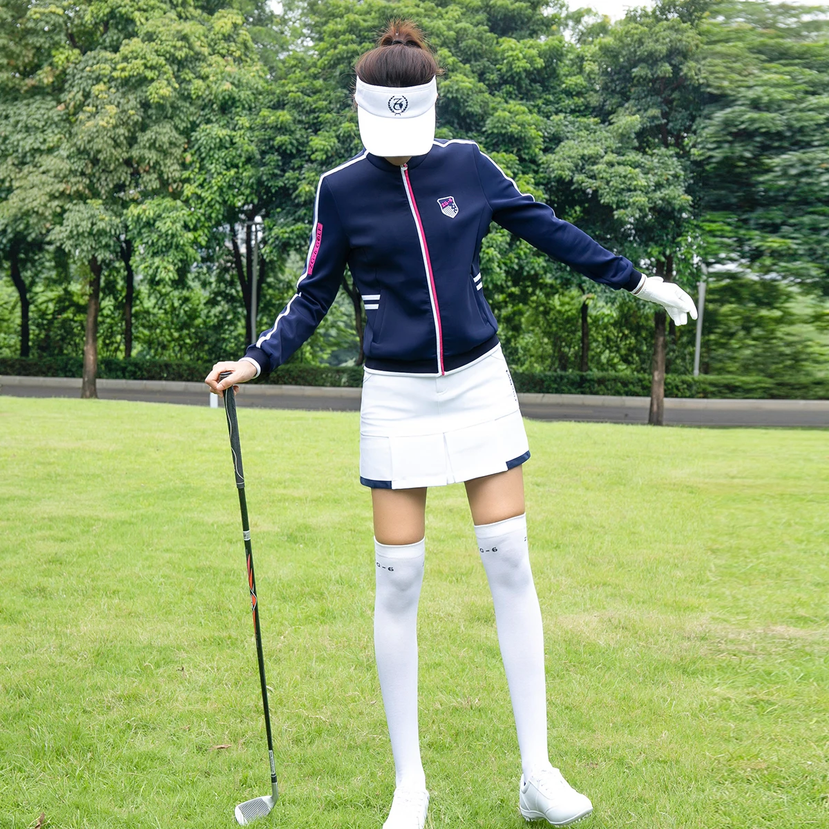 春ゴルフウェアはどんなもの？スタイリッシュで涼しいセットアップが今、注目されている！