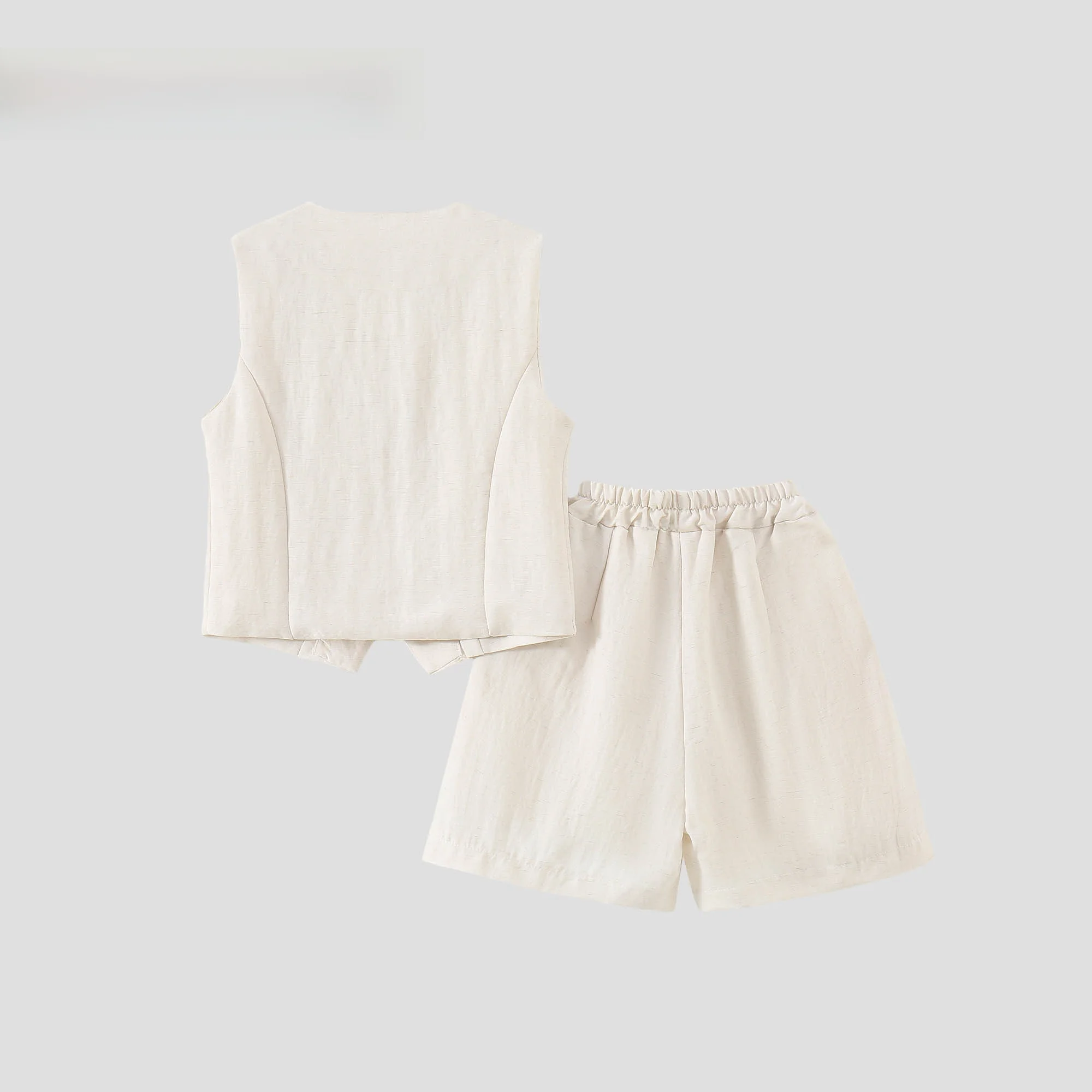 6月後半に着る「きれいな服装」はどうやって選ぶ？——夏の初めに必要な1つのシンプルなベストとパンツセット