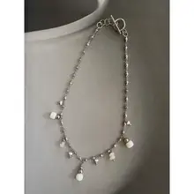 手作りの白い水滴モチーフのビーズアクセサリー【オリジナルデザイン・多吊坠・小ぶりなサイズ】