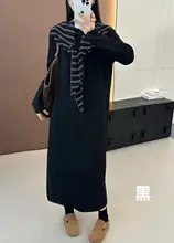 秋の新作！ストライプデザインのゆったりしたニットTシャツとロングスカート【スカーフ付き・ラウンドネック・女性用】（セットアップ対応）