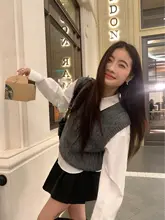 グレーのVネック編み込みニットベスト【春用・レイヤードスタイル・ウール混】