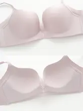 光沢仕上げのノンワイヤーブラジャー【バストアップ・小胸用】