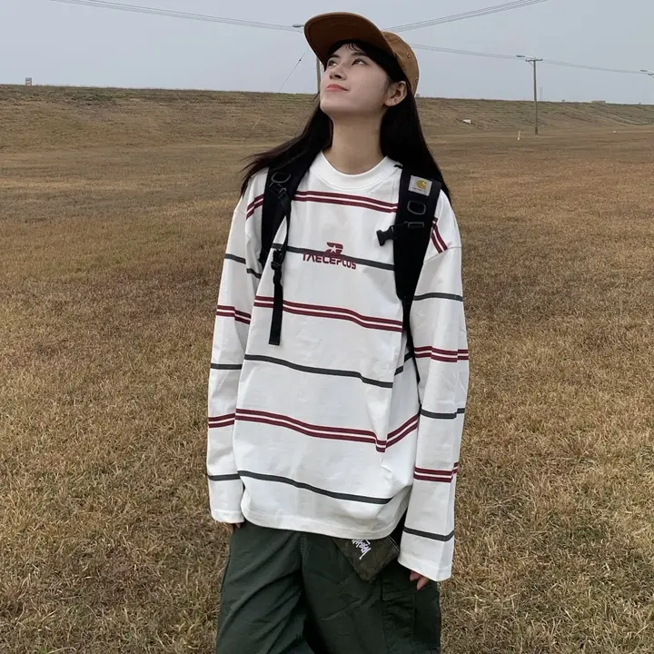 アメリカンレトロデザインの春秋向けプリントストライプゆったり長袖Tシャツ【ラウンドネック】