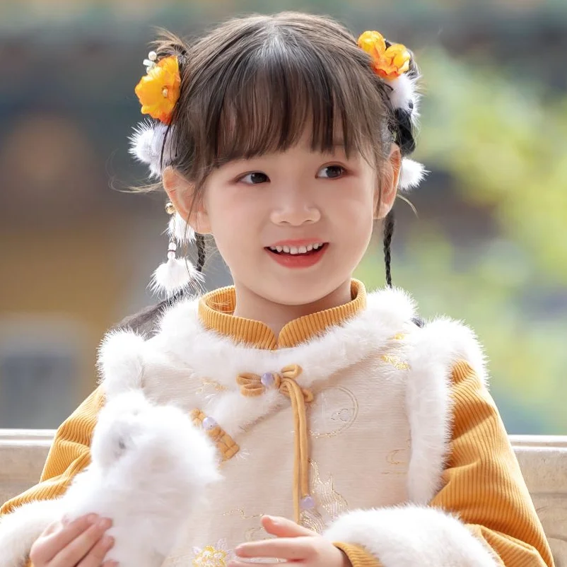 可愛らしい花飾りのうさぎヘアアクセサリー【女児用・クリップ付き】